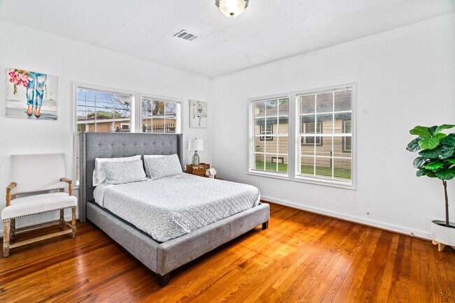 Foto del edificio - 5217 Claremont St