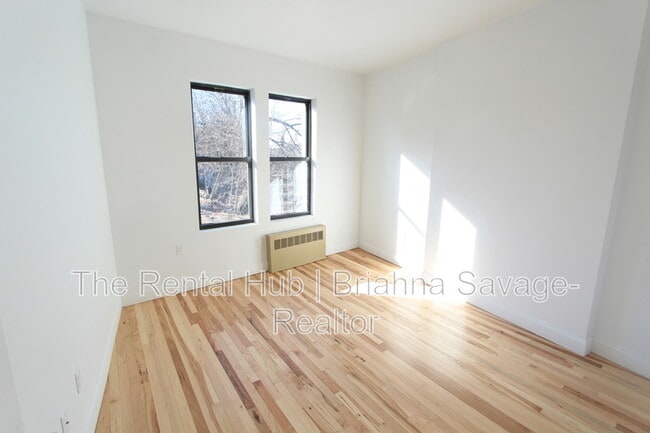 Building Photo - 91 Elm St