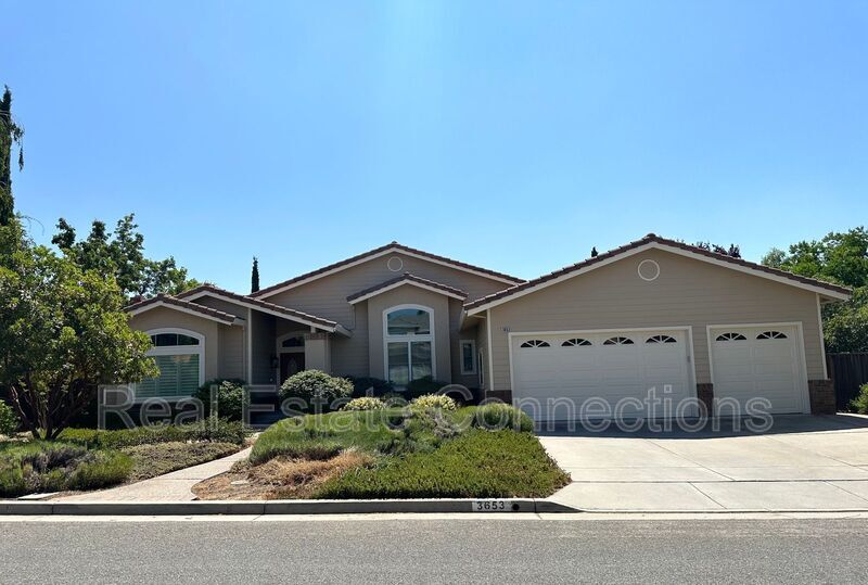 Primary Photo - 3653 Meadowlands Ln