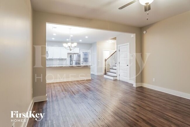 Building Photo - 2745 Village Pl