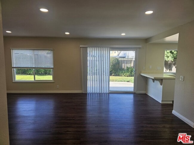 Building Photo - 3410 Via Marina Ave