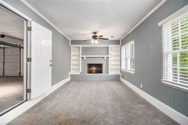 Building Photo - 5826 Simone Dr