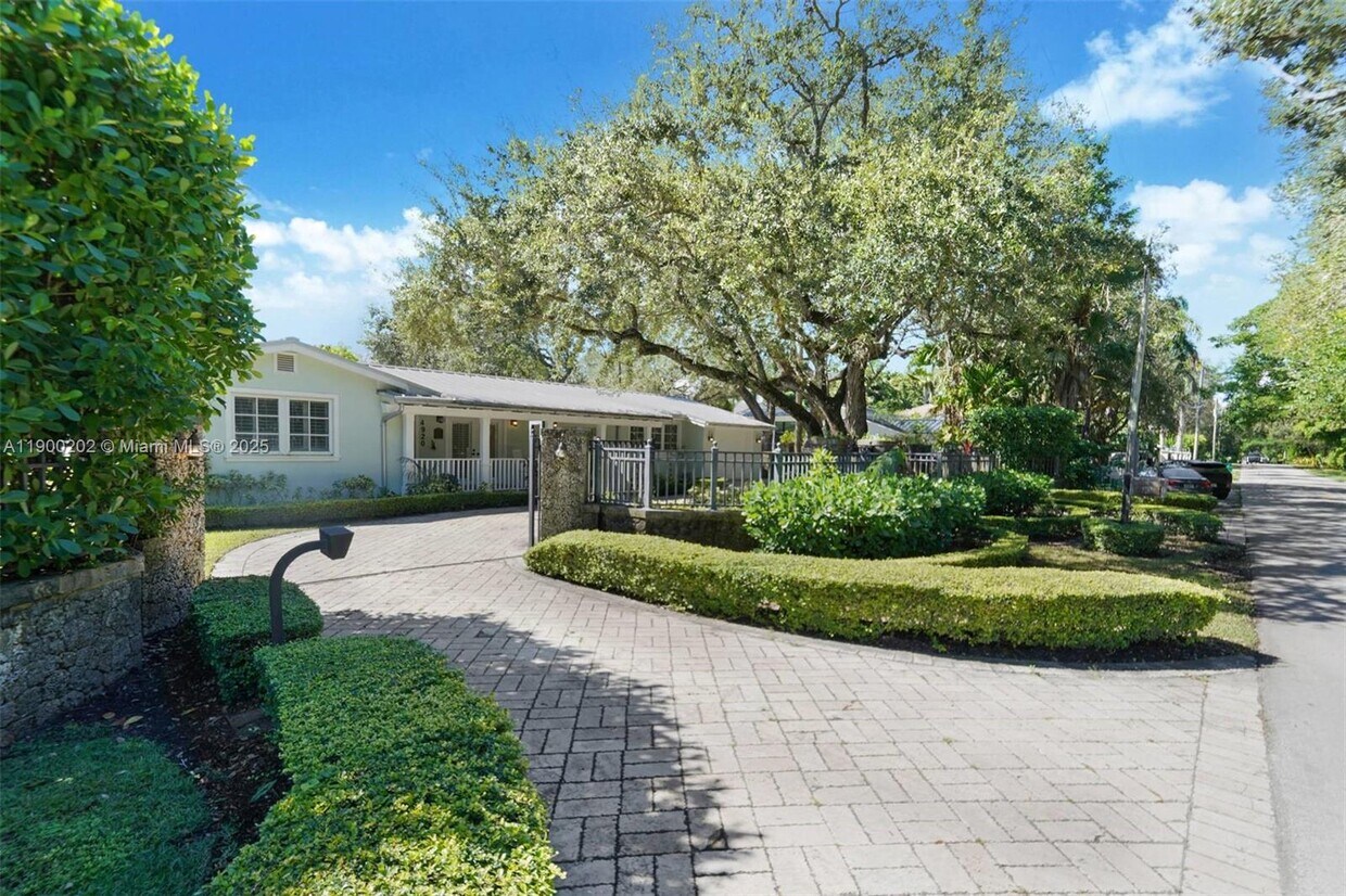 Foto principal - 4920 SW 76th St