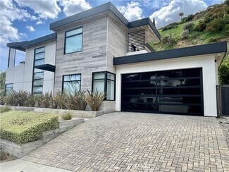 Building Photo - 1319 Sunset Plaza Dr