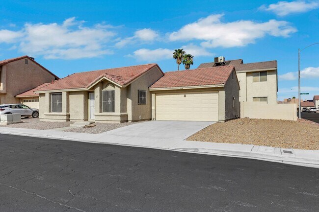 Building Photo - Single story 2 bedroom