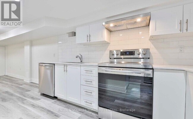 Photo du bâtiment - 51 Fernwood Park Ave