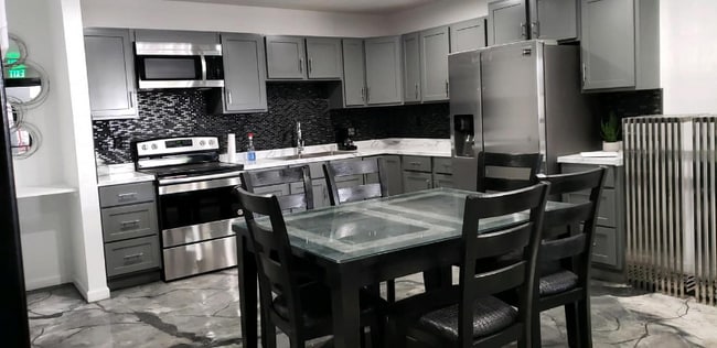 Building Photo - 210 Fulbright