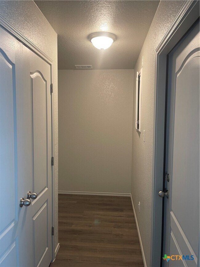 Foto del edificio - 547 Lost Trl