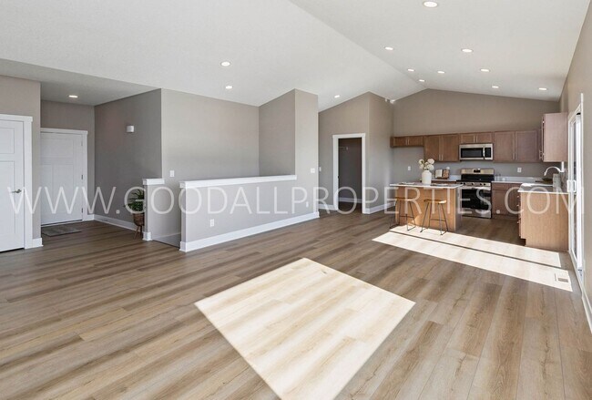 Foto del edificio - Stunning ranch-style home in Altoona featuring 4 bedrooms and 3 bathrooms, with a finished walk-o...