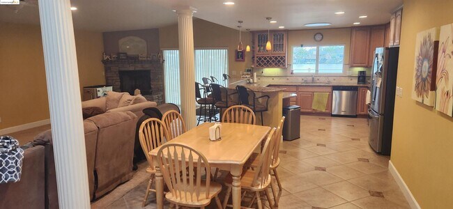 Building Photo - 5615 Sunfish Ct