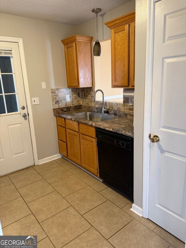 Foto del edificio - 109 Green Meadow Dr