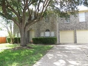 Building Photo - 16818 Parliament St