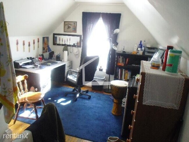 Building Photo - 20 Pratt St