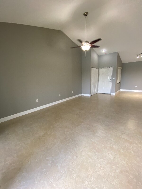 Foto del edificio - 2820 N Oakland Forest Dr