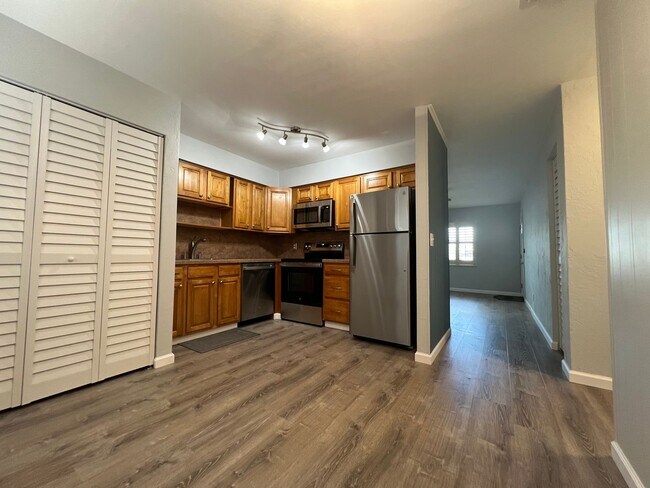 Foto del edificio - 5173 Pineland Ave