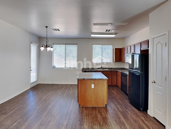 Foto del edificio - 9360 W Payson Rd