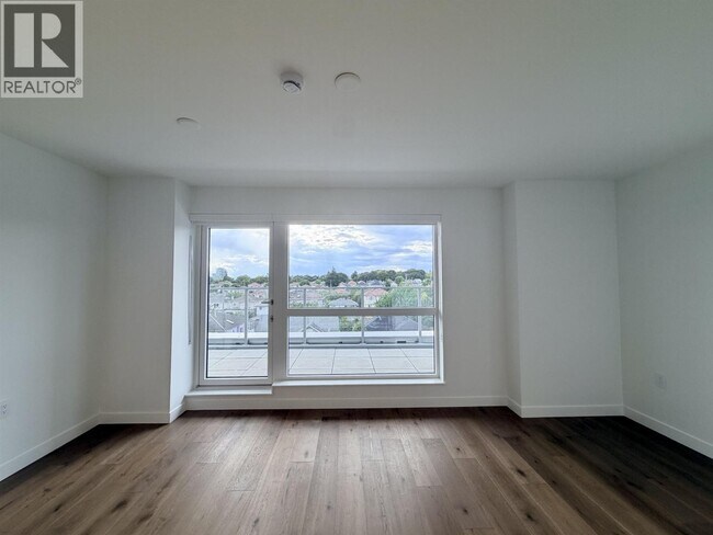 Photo du bâtiment - 8120 Oak St