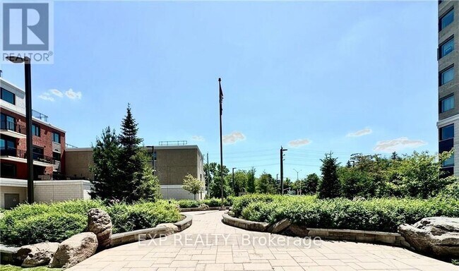 Photo du bâtiment - 1425-1425 Vanier Pkwy
