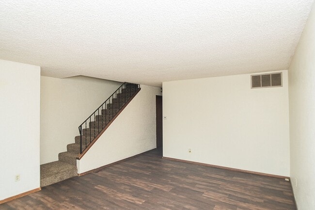 Building Photo - 702-708 E. 72nd