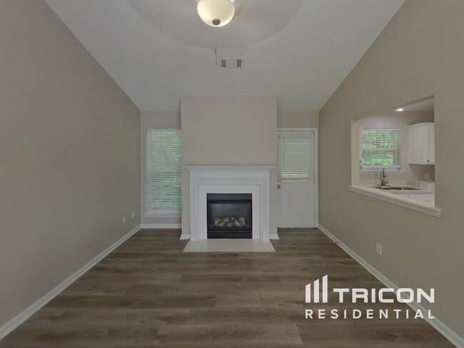 Foto del edificio - 5741 Amerson Ln