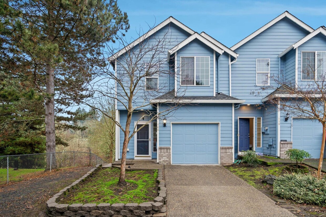 Foto principal - Spacious 3-bdr/2-bath Beaverton townhome—1...