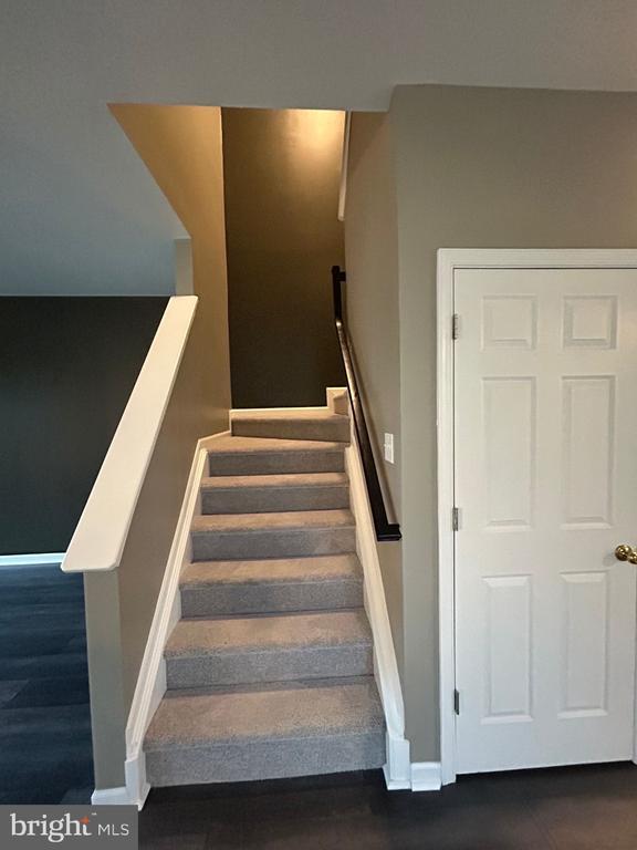 Building Photo - 8761 Stonehouse Dr