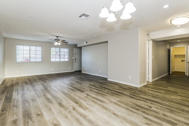 Building Photo - 9229 S Las Lomitas Pl