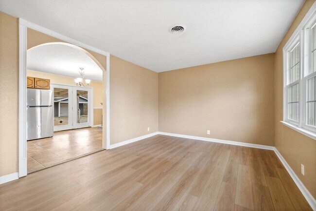 Foto del edificio - 3 Bedroom Pet Friendly Home For Rent!