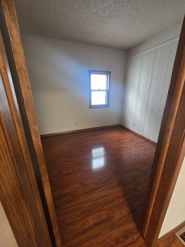 Foto del edificio - For Rent: Cozy 2 Bedroom, 1 Bathroom Singl...