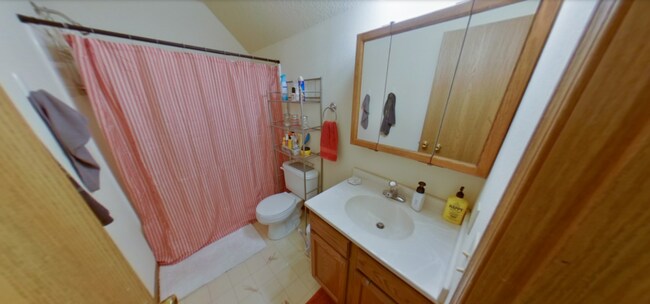 Building Photo - Close to Campus + Washer & Dryer Included ...