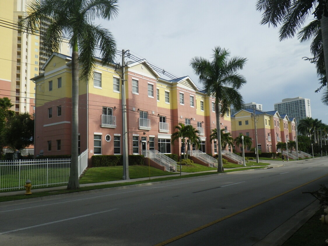 Corsica Rive Townhome & Apts. - 2741 1st St