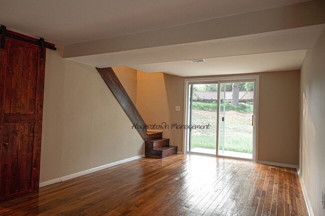 Foto del edificio - 3 BR Single Family Home In Country Setting