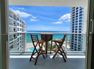 Building Photo - 3505 S Ocean Dr