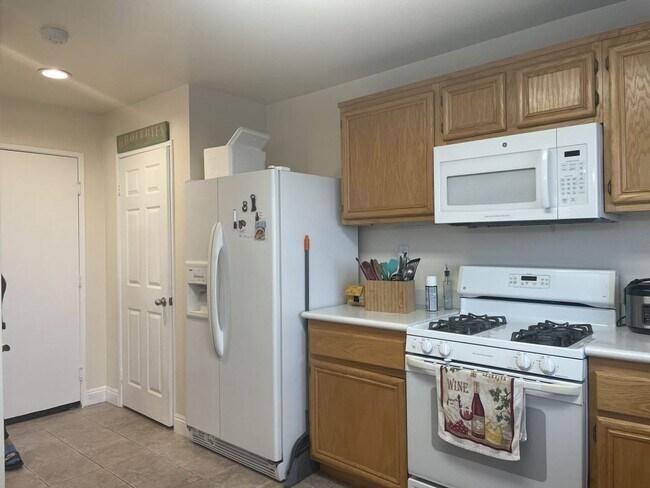 Building Photo - Must See! Oceanview Hills Home