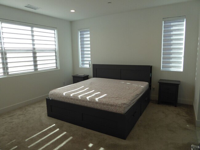Building Photo - COMING SOON! 5 Bedroom Home for Rent in Sa...