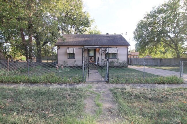 Building Photo - 610 E 5th Ave
