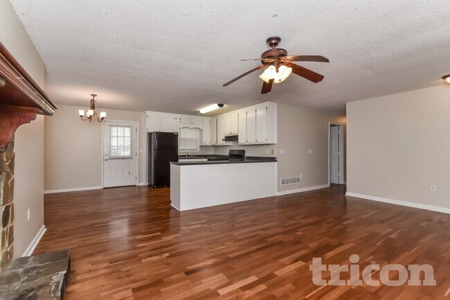 Building Photo - 230 Parkway Ct