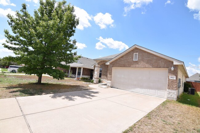 Building Photo - 812 Sugar Brook Dr