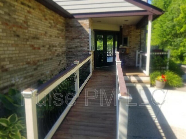 Foto del edificio - 28 Woodland Hills Dr