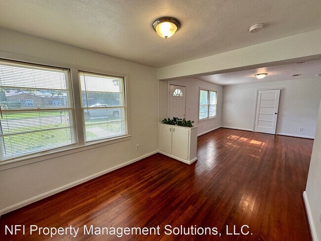 Building Photo - 3 br, 1 bath House - 102 Ariola Ave