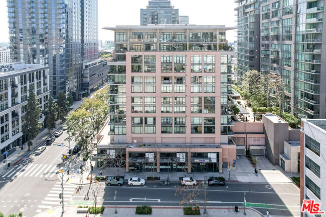 Foto del edificio - 1111 S Grand Ave