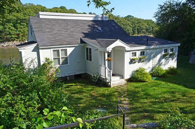 Building Photo - Annisquam Rental on the Water: Chester Square