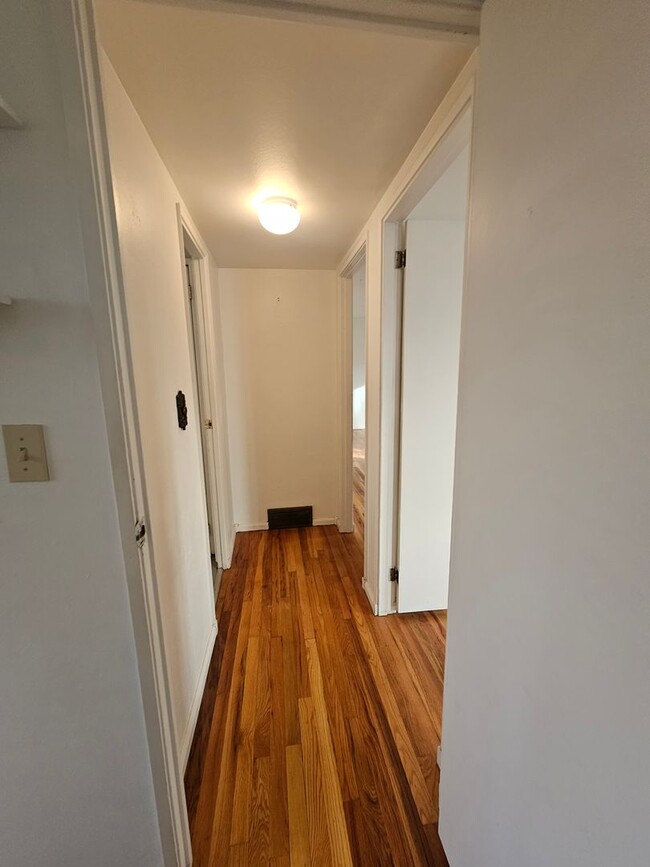 Foto del edificio - Cozy 2 bedroom for Rent on Rockwood Avenue