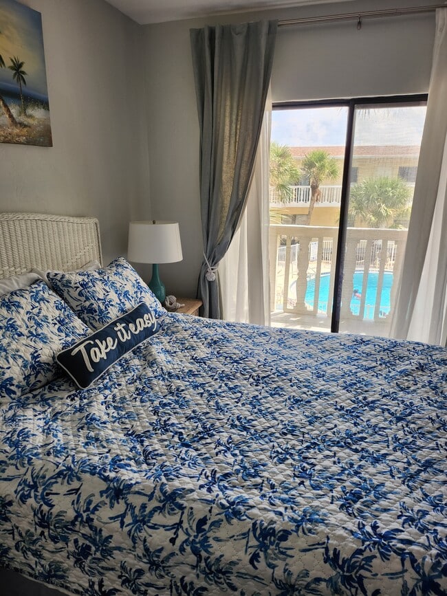 Building Photo - 2790 Ocean Shore Blvd