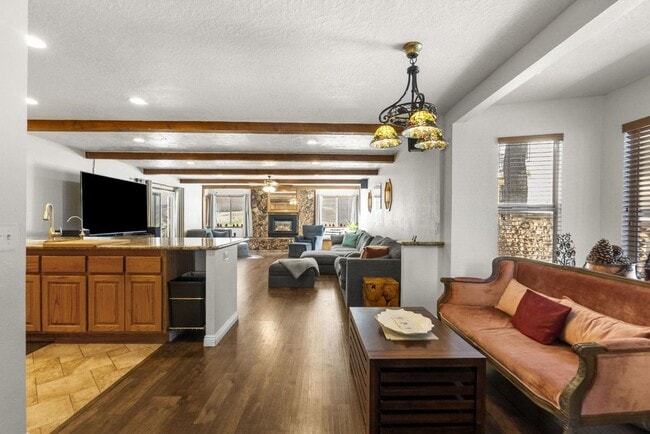 Building Photo - 1197 Oriole Rd