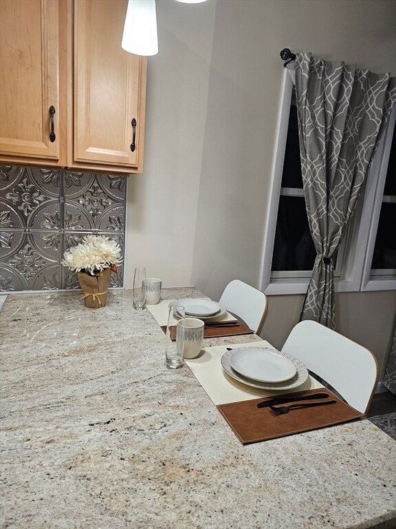 Foto del edificio - 141 Taylor Ave