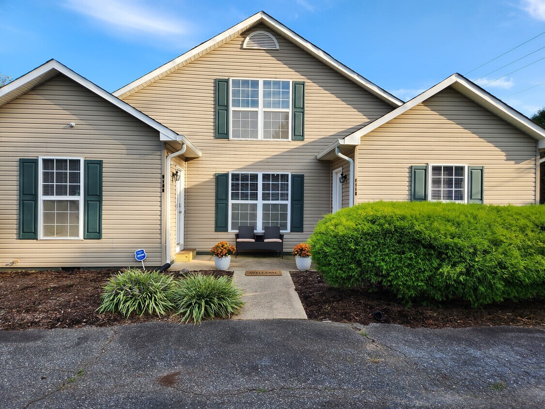 3118 22nd Street Ln NE, Hickory, NC 28601 Townhome Rentals in Hickory