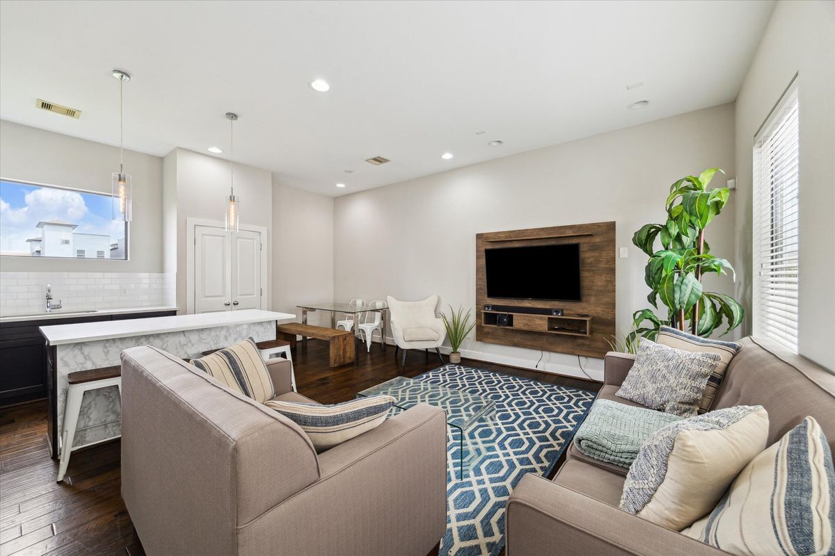 Foto principal - 2805 Blodgett St