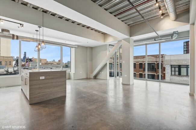 Building Photo - 1241 N Milwaukee Ave