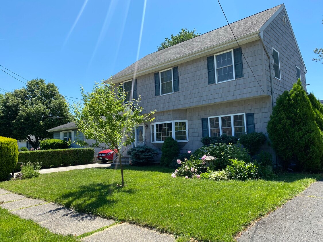 Primary Photo - 31 Foster St